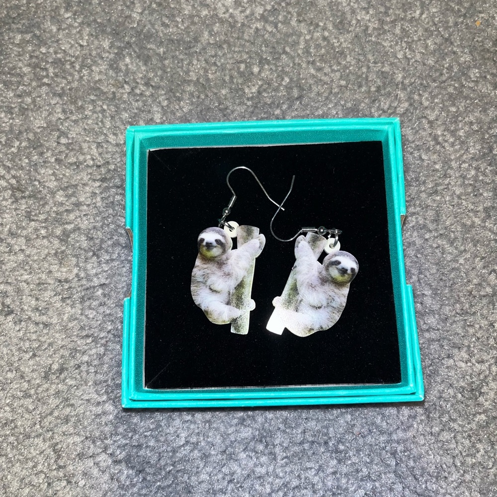 Cute Sloth 🦥 resin earrings - Picture 4 of 4